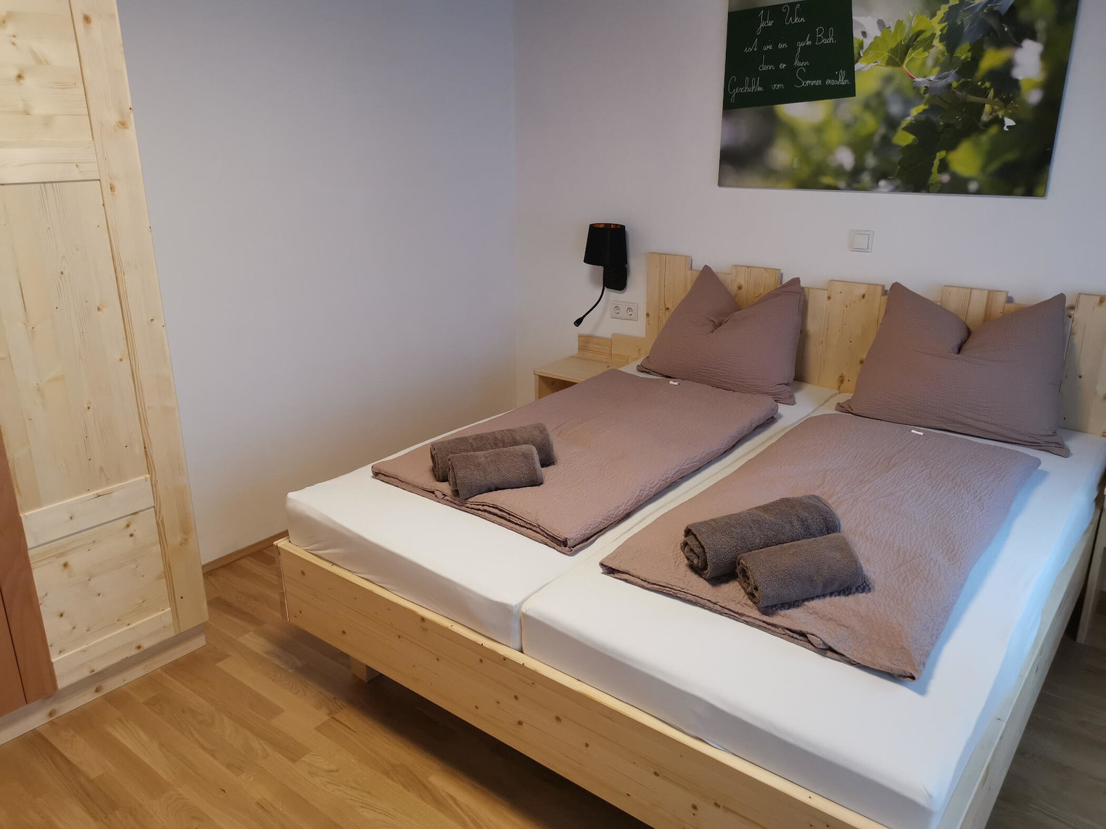 Doppelbett aus Holz